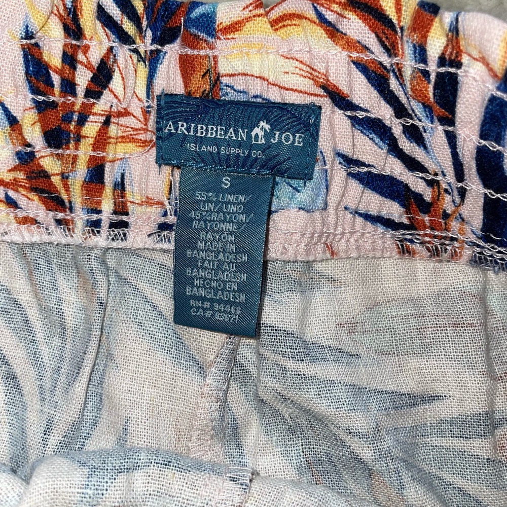 Caribbean Joe Multicolor Floral and Fern Patterned Capris - Picture 6 of 7